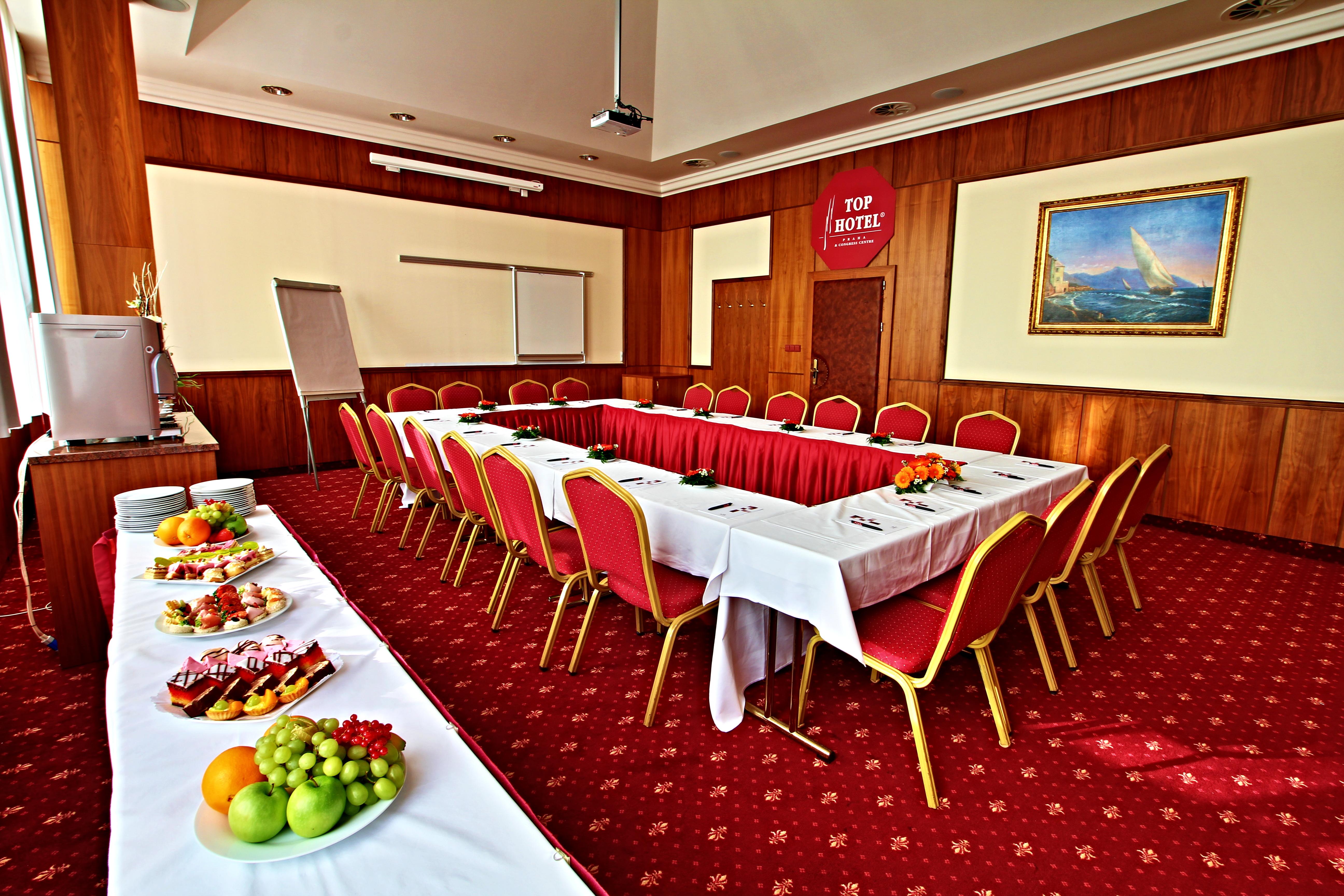 TOP HOTEL Praha 4*