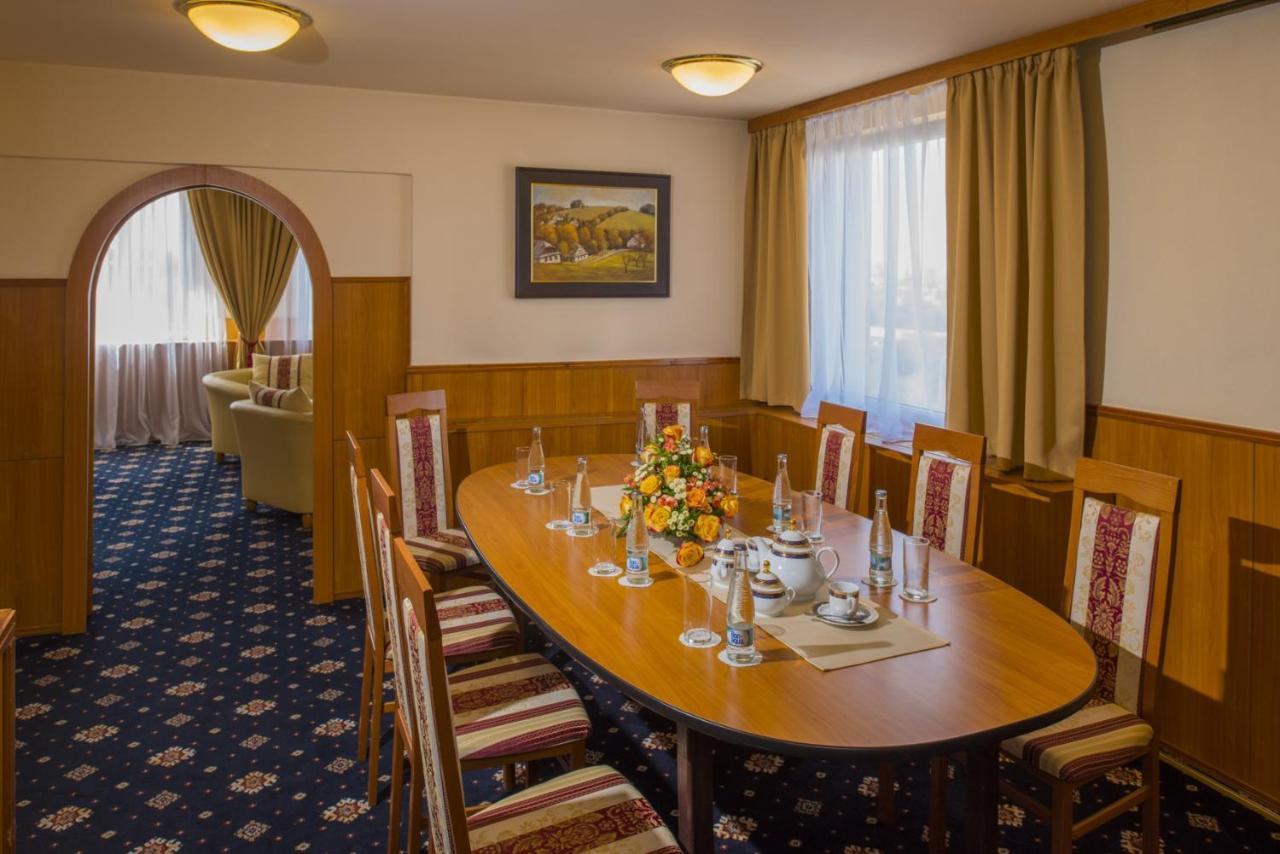 TOP HOTEL Praha 4*