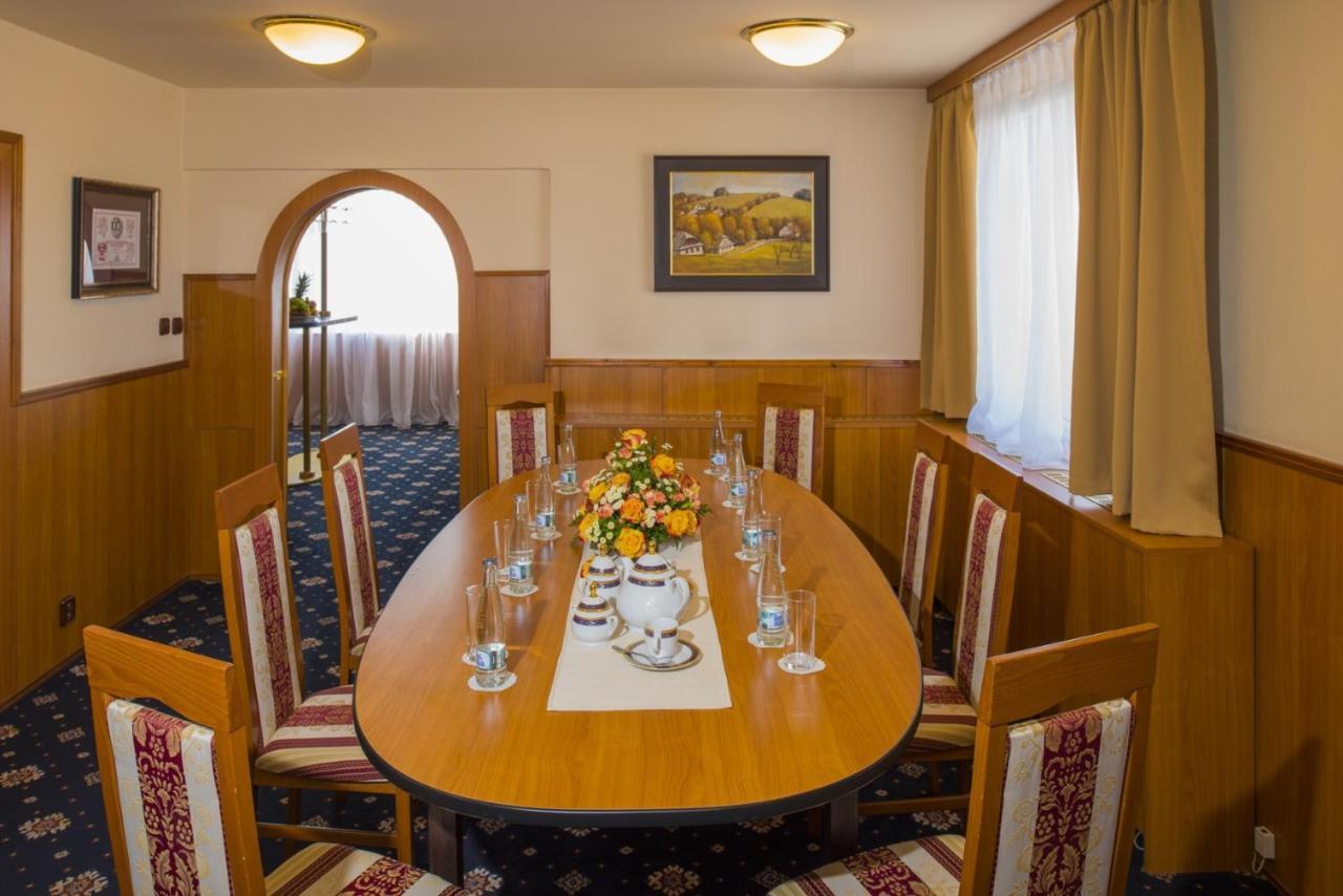 TOP HOTEL Praha 4*